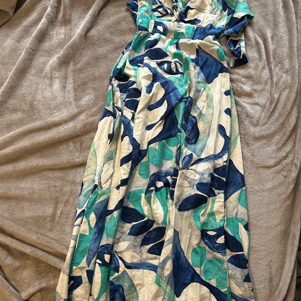Elegant Blue and Green Patterned Dress